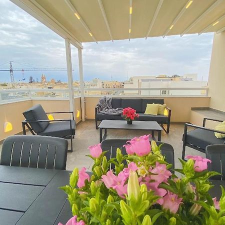 The Blue Mill Penthouse With Beautiful Views Apartment Naxxar Екстериор снимка