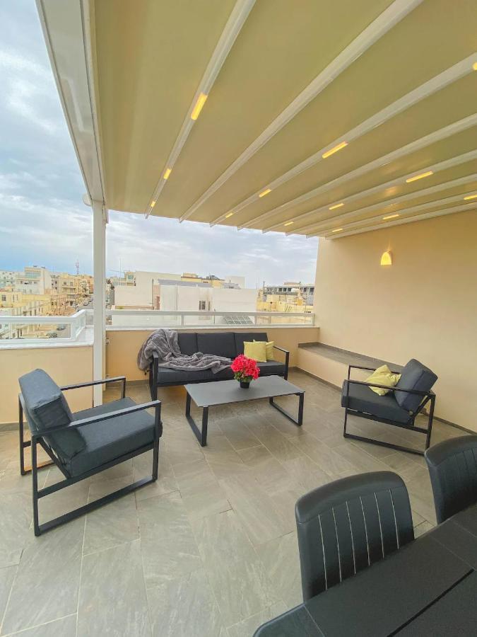 The Blue Mill Penthouse With Beautiful Views Apartment Naxxar Екстериор снимка