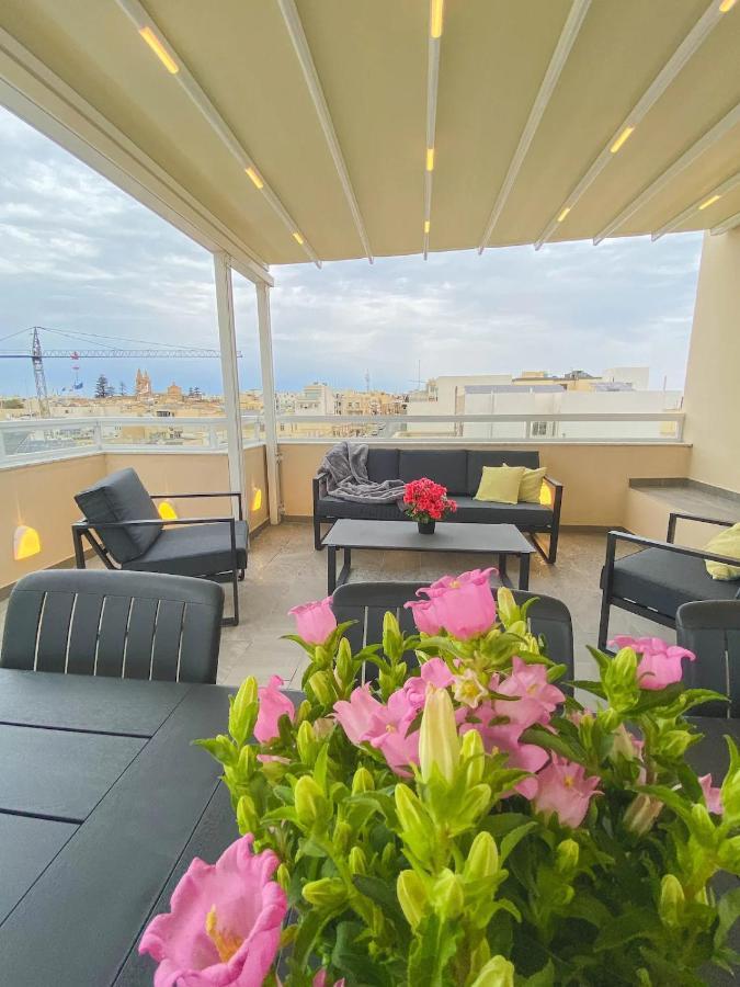 The Blue Mill Penthouse With Beautiful Views Apartment Naxxar Екстериор снимка