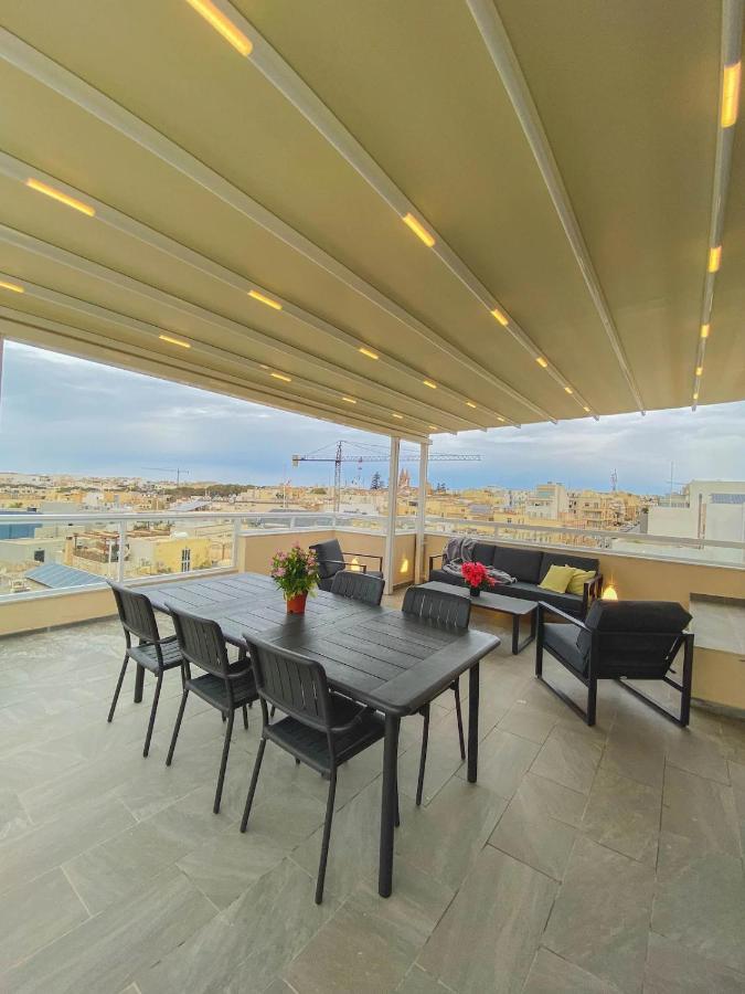 The Blue Mill Penthouse With Beautiful Views Apartment Naxxar Екстериор снимка
