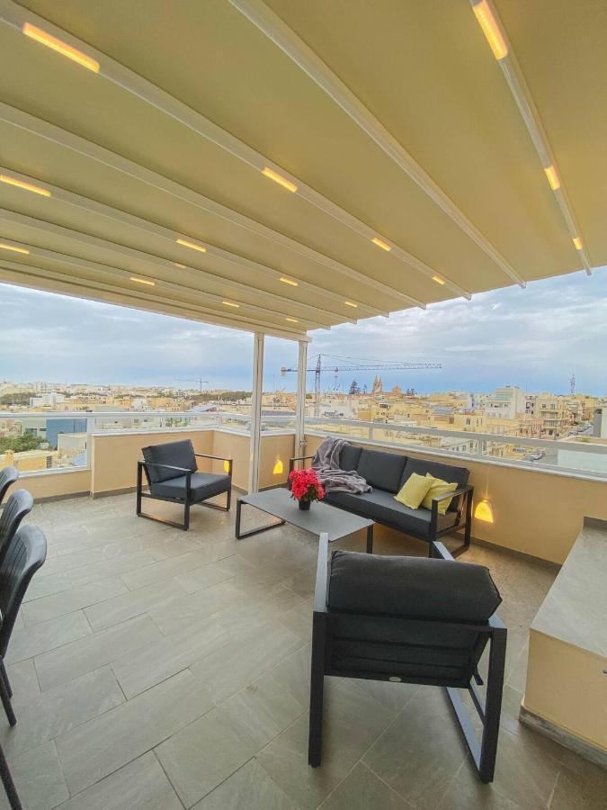 The Blue Mill Penthouse With Beautiful Views Apartment Naxxar Екстериор снимка